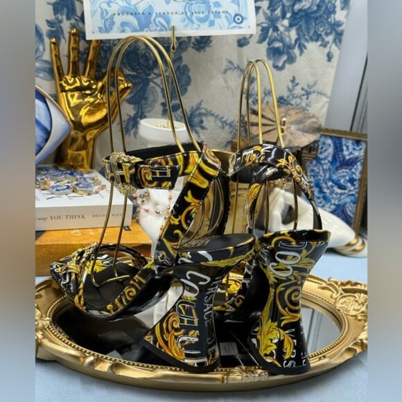 🆕 VERSACE JEANS COUTURE 🧿 NWOB Logo Couture Kirsten Heeled Sandals, Black Sz 8 - Picture 10 of 16